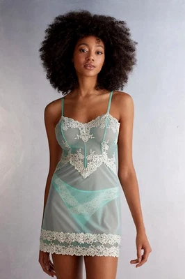 NUEVO CON ETIQUETAS INTIMISSIMI "BONITAS FLORES" BABYDOLL TALLA: M; MARFIL VERDE RT: $75 Foto 1 de 4