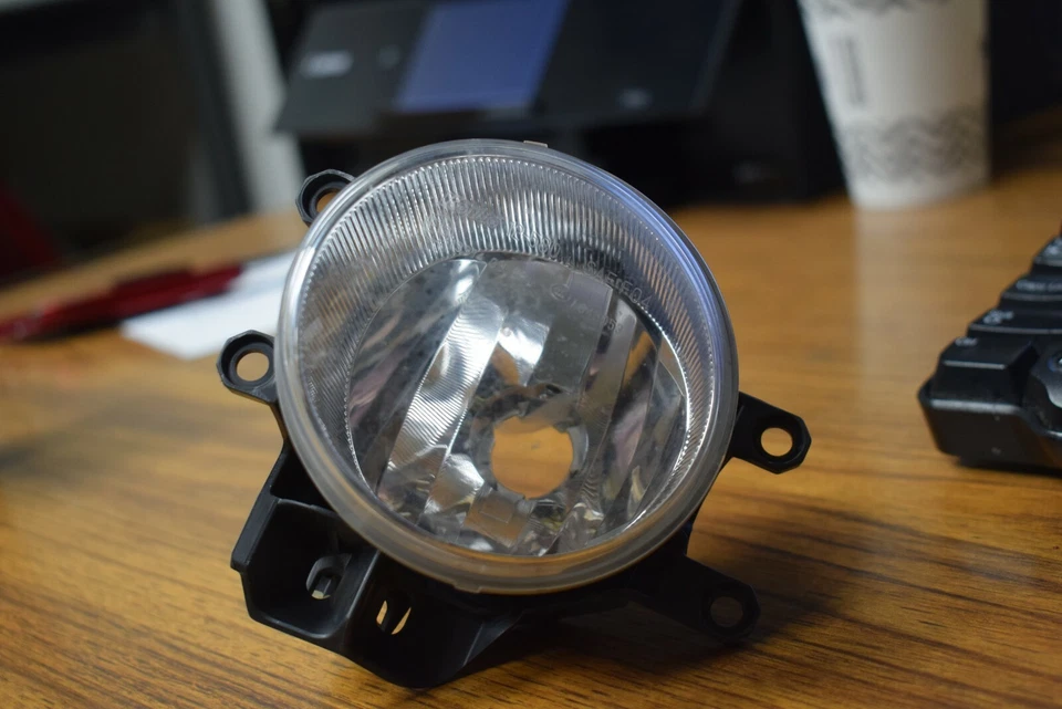 Faro antiniebla lateral izquierdo Toyota 4runner 2014-2019 OEM de fábrica Foto 1 de 4