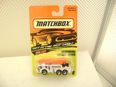 1996 MATCHBOX SUPERFAST #18 METRO FIRE ENGINE LADDER TRUCK NO.5 NEW LOOK ON CARD - Image 1 of 3