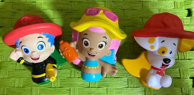 Bubble Guppies Water Squirters Bath Toy Gil,, Molly, Bubble Puppy - Image 1 of 4