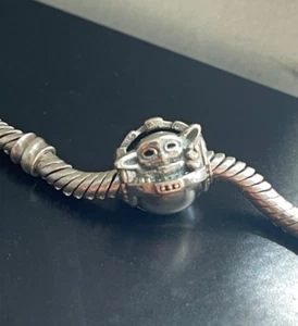 PANDORA charms S925, Star WarsTM Star Wars Baby Grogu & Crib - Picture 1 of 4