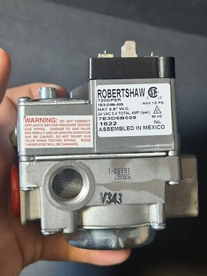 Robertshaw 7200IPER HVAC Furnace Gas Valve 7E3-D5B-029 - Image 1 of 4