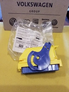 GENUINE VOLKSWAGEN Transporter 2012/19 🔺️Flat Contact Housing 🔺️6R0 973 206 B - Picture 1 of 5