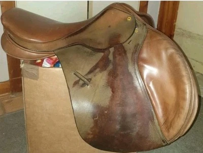 17 1/2" Black Country Jump Saddle - Image 1 of 4