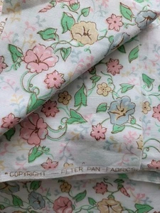 Peter Pan Stoff Pastell Blumenmuster - Bild 1 von 1