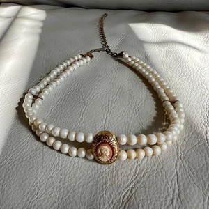 Elegante collar gargantilla camafeo perlas vintage - Imagen 1 de 4
