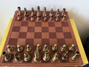 Schachspiel hochwertig, gelbe Metallfiguren, Lederbox Komplettset. - Bild 1 von 12