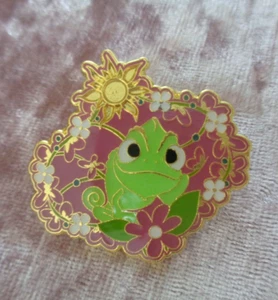 Loungefly / Disney - Princess Sidekick Floral - Pascal - Mystery Box Pin - Picture 1 of 1
