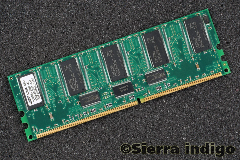 Samsung M383L3223CT1-CA0 PC1600R-20220-A1 256MB ECC Server Memory RAM - Image 1 of 1