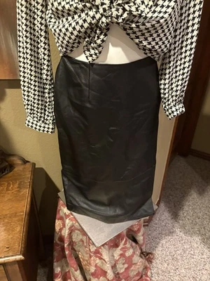 Falda de cuero forrada negra Mixit para mujer. (talla 4) Foto 1 de 4
