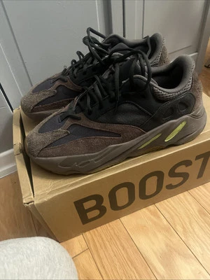 Talla 10.5- Adidas Yeezy Boost 700 V1 Malva Foto 1 de 4