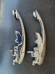 orig. VW BUG OUTER DOOR HANDLE SET FRONT LEFT & RIGHT used no keys real vw 68-79 - Picture 1 of 4