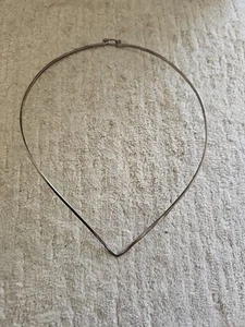 COLLANA GIROCOLLO VINTAGE ARGENTO STERLING RIGIDA A FORMA DI V 925 MESSICO 16IN - Foto 1 di 3