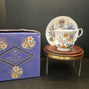 Avon Honor Society Mrs. P.F.E. 1996 Taza de té y platillo Albee (#105) - Imagen 1 de 11