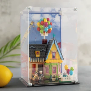 Display Case for LEGO® UP House (43217). 2 Back Options - Picture 1 of 11
