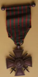 +++ FRANCE + CROIX du GUERRE 1917 PIN MOUNT + MEDAL +++ - Picture 1 of 2