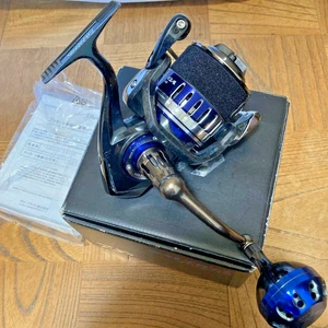 Daiwa 15 SALTIGA 4500H Left & Right Spinning Reel Saltwater Big game W/Box - Picture 1 of 1