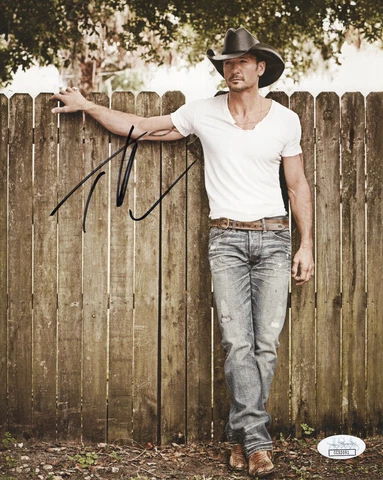 TIM MCGRAW HAND SIGNED 8x10 COLOR PHOTO       GREAT ACTOR+COUNTRY SINGER     JSA Cover