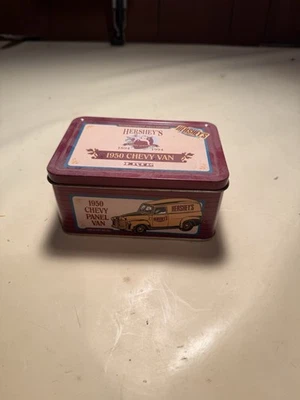 Литой под давлением панельный фургон Chevy 1950 года выпуска Ertl Hershey's Gold 50th Anniversary — 1:43 - Изображение 1 из 3