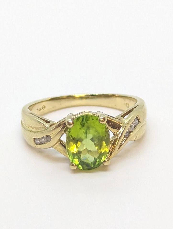 Elegante anillo llamativo de peridoto y diamantes de vástago dividido de oro amarillo de 14K 3,81 g talla 7 Foto 1 de 4