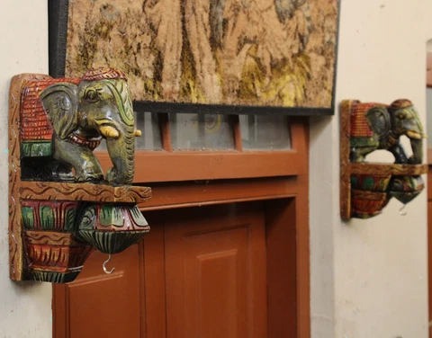 Wooden Corbel Pair Small Wall Bracket Elephant Statue Lamp Hanger Vintage Decor Cover