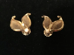 Vintage Gold Tone Filigree Leaf & Faux Pearl Clip On Earrings - Picture 1 of 2
