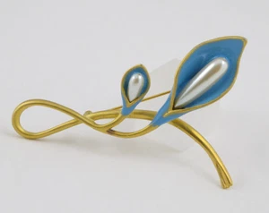 Vintage Arum Lily Flower Pin Brooch satin gilt metal baby blue enamel pearl - Picture 1 of 5