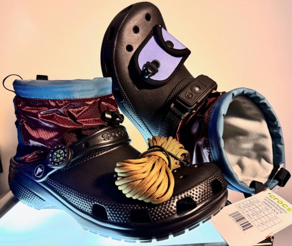 Bota utilitaria Crocs con linterna y accesorio de camping Jibbitz nueva con etiquetas M11 Foto 1 de 4