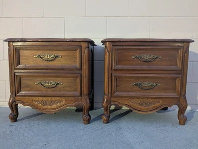 Mesas auxiliares de madera de la regencia provincial francesa vintage mesitas de noche mesas auxiliares Foto 1 de 4