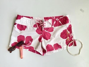 Y2K Roxy Woman’s Hibiscus Hawaiian Pink And White Swimwear Shorts Size 9 - Picture 1 of 14