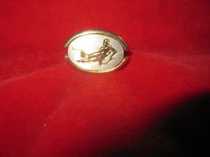 Vintage Gold Toned Engraved Single Cufflink - Picture 1 of 9