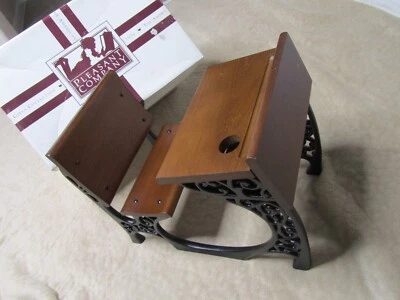 Escritorio escolar American Girl Samantha vintage de principios de la década de 1990 hierro fundido madera retirado Foto 1 de 4