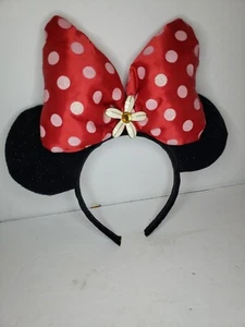 DISNEY PARKS SPARKLY GLITTER MINNIE MOUSE EARS BOW METAL DAISY CHARM HEAD BAND  - Picture 1 of 7