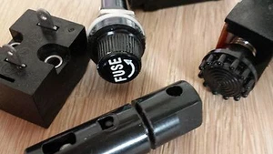 Set mit 5x verschiedenen Glasfeinsicherungshaltern 5x20 oder 6x32 Einbau, Einlöt - Picture 1 of 1