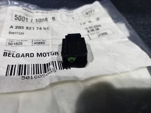 Mercedes ML W164 Boot Lid Remote Control Switch (C20502). - Picture 1 of 3