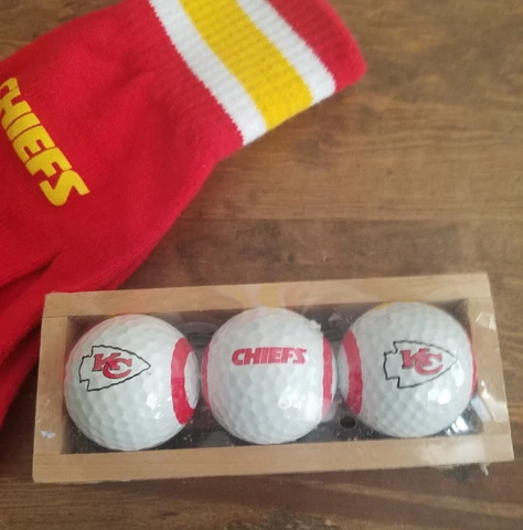 KANSAS CITY CHIEFS NFL Officially Licensed Set of Three (3) Golf Balls, NIP + Cover