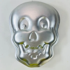 Wilton Smiling Skull Cake Pan 2001 2105-2057 12,5"" L - Imagen 1 de 6