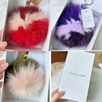 Nuevo en caja Michael Kors Tachonado Piel Pom Pom Piruleta Llave Bolso sin asas Dije ~ Elige Foto 1 de 2