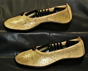 Arcopedico L14 Women's gold fabric closed toe slip on flat pump shoes size EU 38