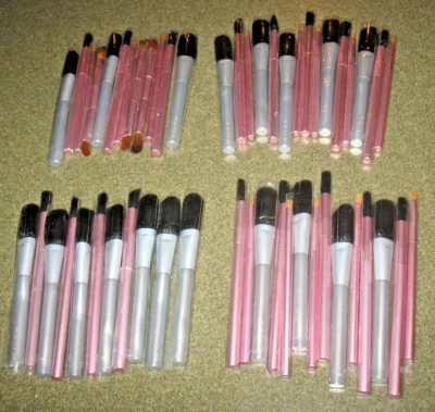 LOTE MIXTO DE 52 CEPILLOS DE MAQUILLAJE MALLY nuevos todavía en base de funda de plástico etc. Foto 1 de 4