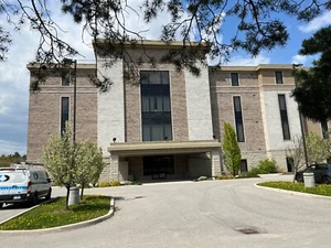 Crypte funéraire intérieure du mausolée, Toronto - vente privée par propriétaire - Photo 1 sur 5