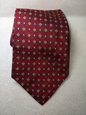 Hombre de hoy ~ Rojo profundo con patrón de diamantes geométricos dorados ~ Corbata 100 % seda ~ Italia Foto 1 de 4
