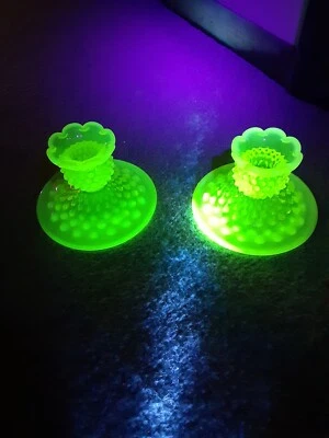 Juego de candelabros vintage de vidrio de uranio vaselina Fenton Foto 1 de 4