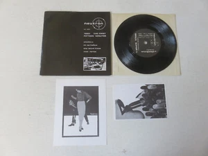 V/A 1980 : The First Fifteen Minutes NEUTRON UK 1ST PRESS VINYL 7" & POSTCARDS - Imagen 1 de 18