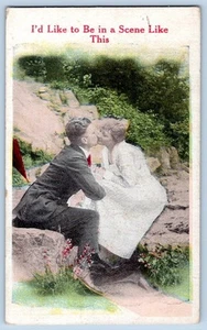 1920 Me gustaría estar en una escena como esta pareja romántica besándose postal de comedia - Imagen 1 de 2