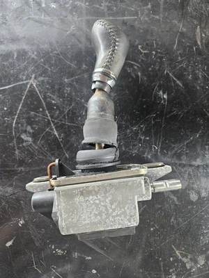 Chevrolet C6 Corvette 2005-2013 conjunto de palanca de cambios manual de fábrica usado GM OEM Foto 1 de 3