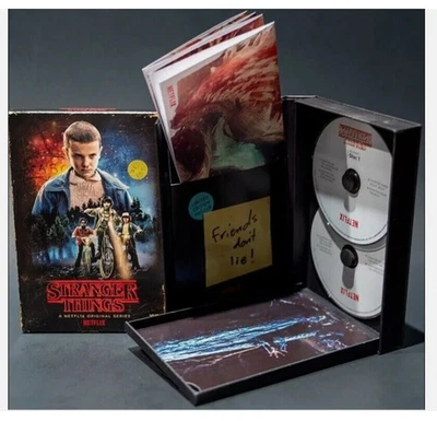 Stranger Things полный первый сезон Blu-ray/DVD бокс-сет. 4 диска - Изображение 1 из 4