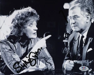 FOTO 8X10 FIRMADA AUTOGRAFIADA POR GEORGE BAKER SYLVIA SYMS EL MOONRAKER CERTIFICADO DE AUTENTICIDAD PSA - Imagen 1 de 4