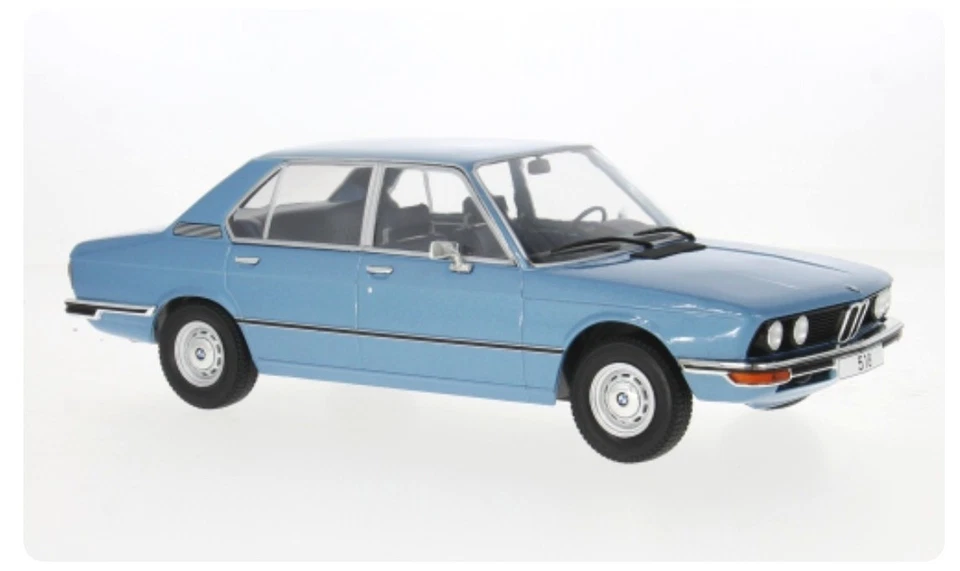BMW Série 5 (E12) Bleu clair 1973 1/18 MCG - Immagine 1 di 1