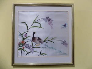 Vintage Vogelbaum Schmetterling Blumen handgenäht Seide Bilder golden gerahmt - Bild 1 von 9